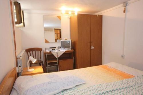 Apartments With A Parking Space Cres - 7984