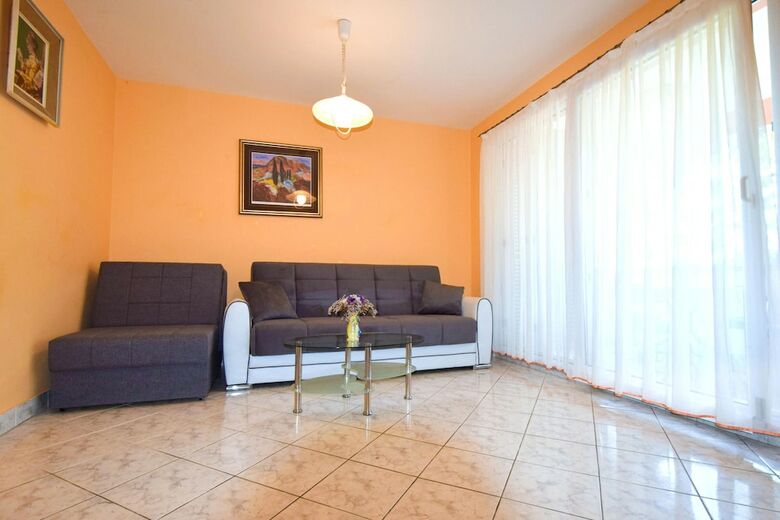 Apartment Mira