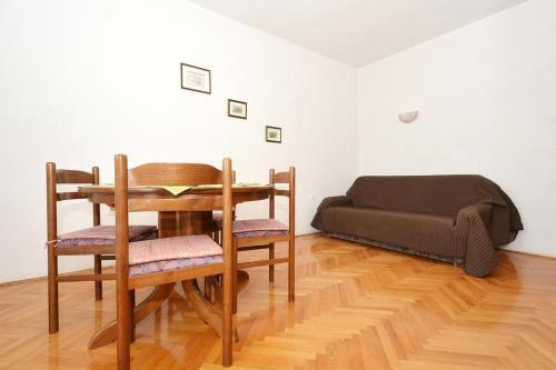 Apartment Arbanija 5228e