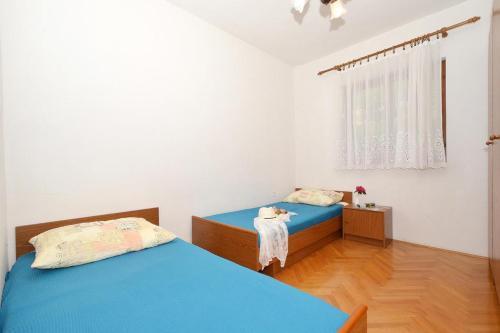 Apartment Arbanija 5228e