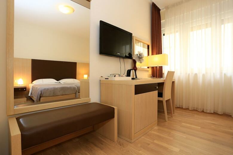 Bed & Breakfast Rooms Scallop