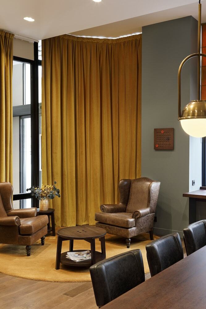 Institut Hotel