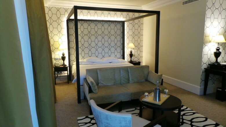 Hotel Le Pavillon De La Rotonde & Spa