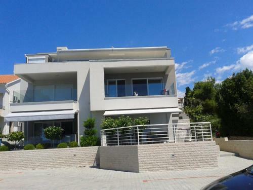 Apartments Lana