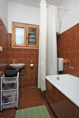 Holiday Home Splitska 5668