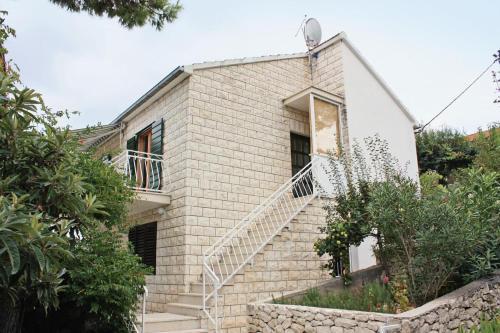 Holiday Home Splitska 5668