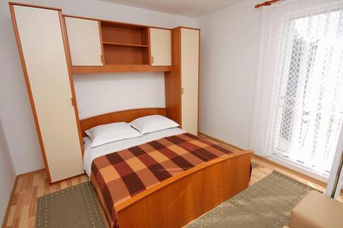 Apartments With A Parking Space Banjol (rab) - 4956