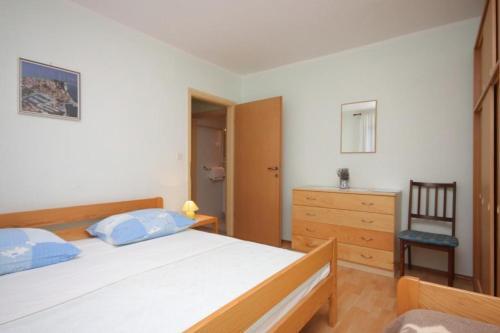 Apartments With A Parking Space Novigrad - 7054