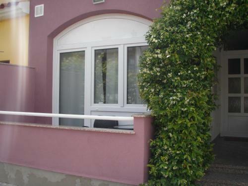 Apartments & Rooms Nikoli?