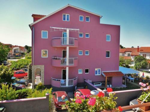 Apartments & Rooms Nikoli?