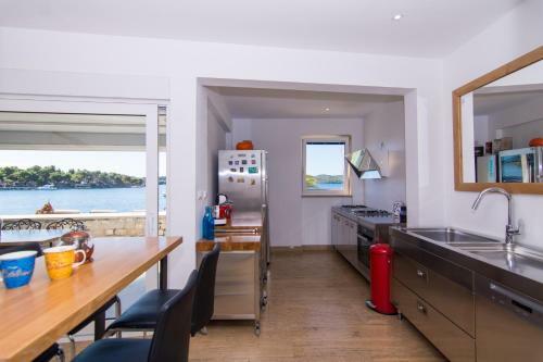 Villa Livingstone Beach House