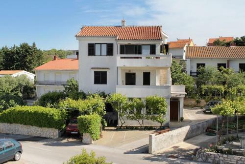 Apartments With A Parking Space Krk - 5327