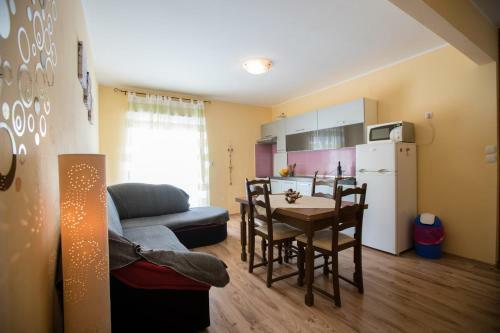 Apartment In Supetarska Draga 16063