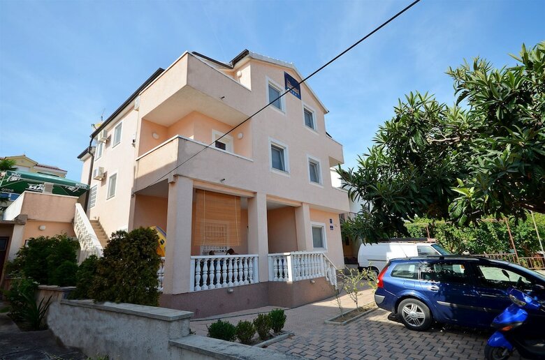 Hostal Apartments And Rooms Mladen