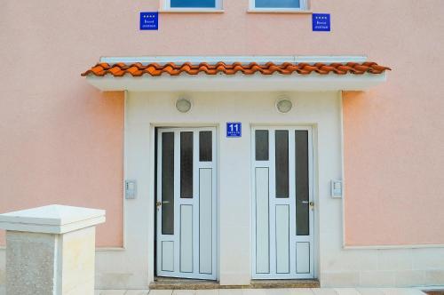 Apartments Gudelj