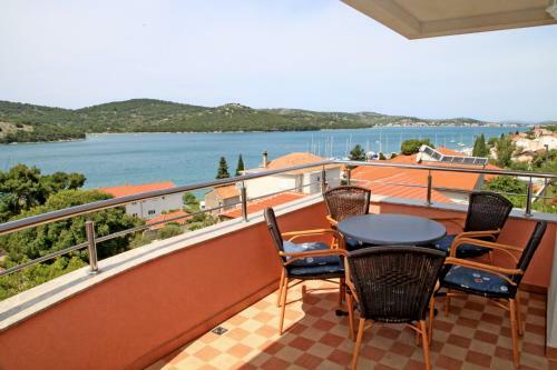 Apartments Hari Tisno
