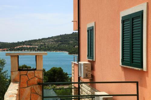 Apartments Hari Tisno