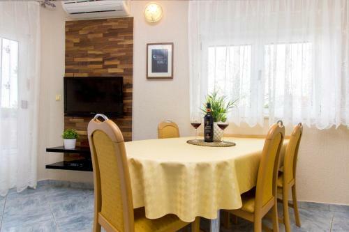 Aquarius Apartments