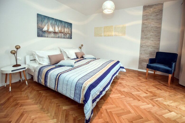 Hostal Apartments Miki
