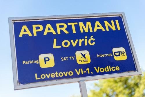 Apartments Lovri?