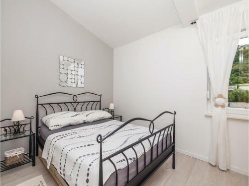 Three-bedroom Apartment Barbat With Sea View 01