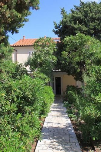Apartment Nerezine 2518b