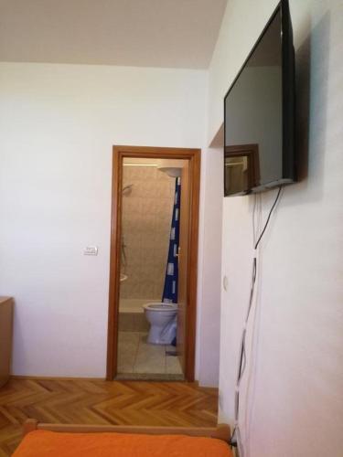 Apartments With A Parking Space Omis - 5246