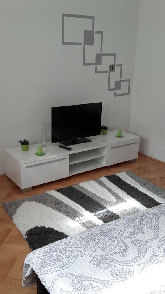Apartments Feel Center