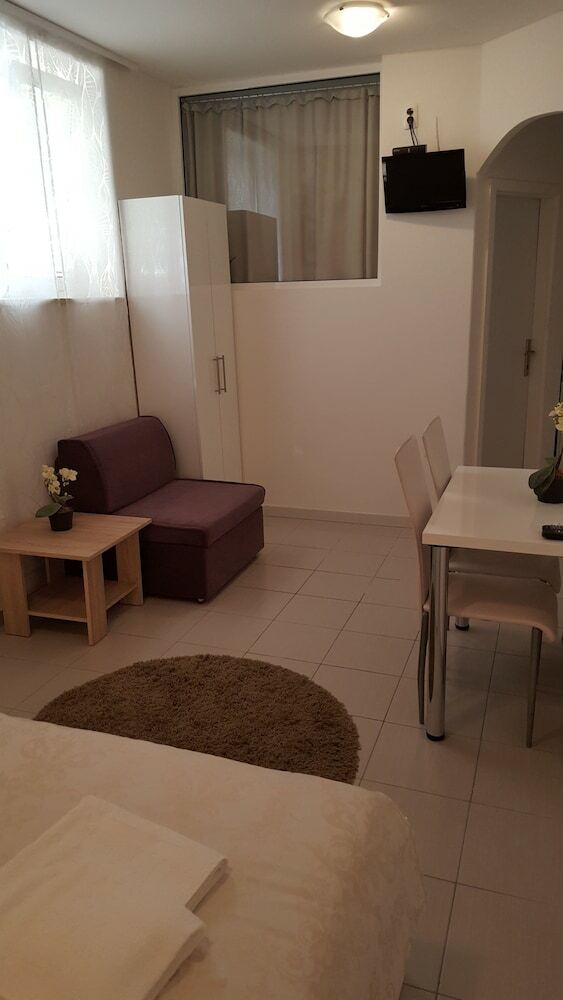 Hostal Rooms Valentino