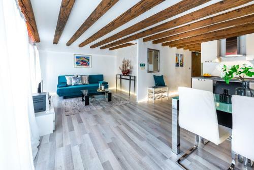 Apartment 4 You