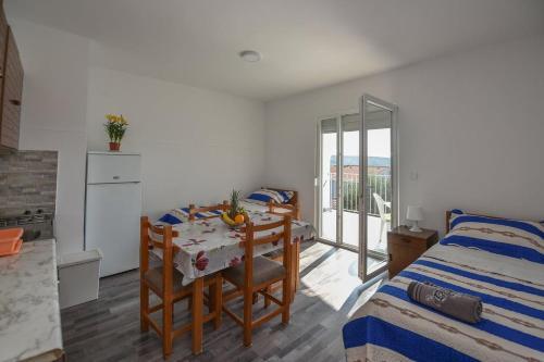 Apartment Stara Novalja 235b
