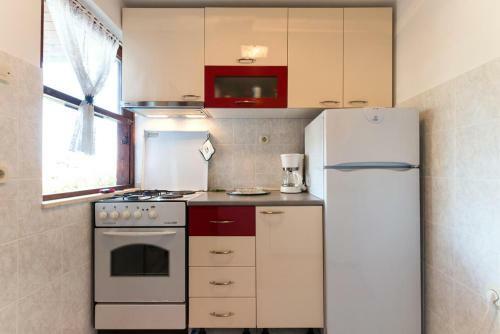Holiday Home Postira 6052