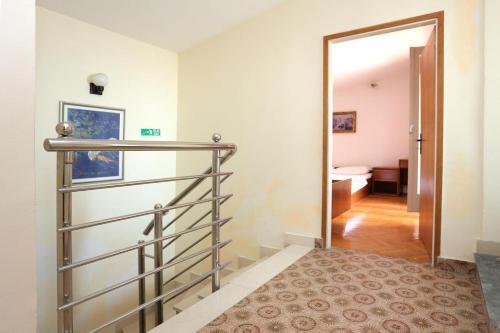 Apartments With A Parking Space Makarska - 9506