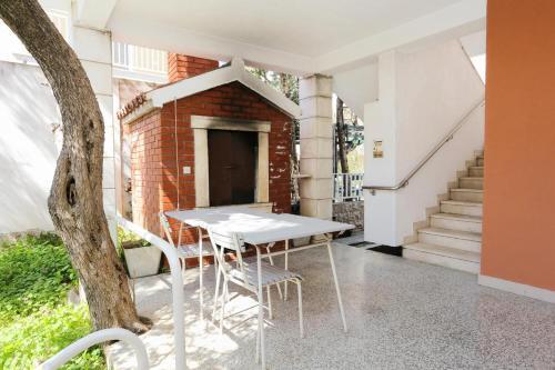 Apartments With A Parking Space Makarska - 9506