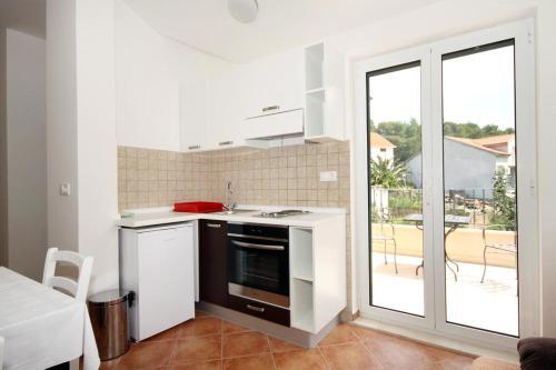 Apartments With A Parking Space Vrboska (hvar) - 552