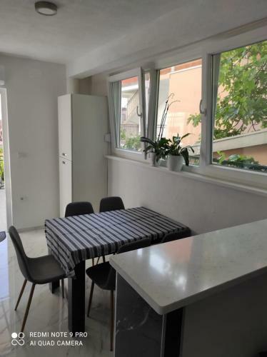 Hostal Apartments Pomalo