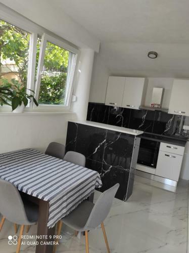 Hostal Apartments Pomalo