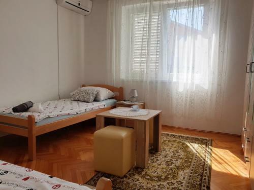 Hostal Apartments And Rooms Mirjana