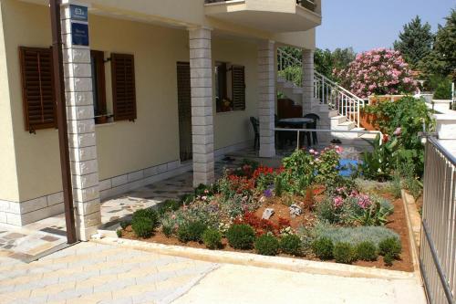 Apartments With A Parking Space Rogoznica - 4218