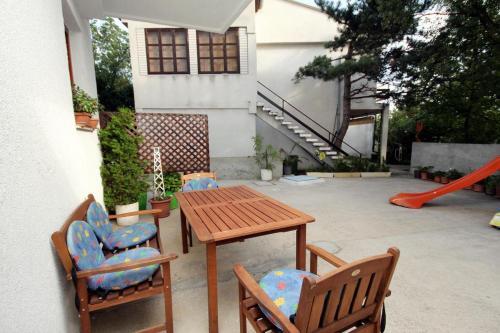 Apartments With A Parking Space Selce (crikvenica) - 5477