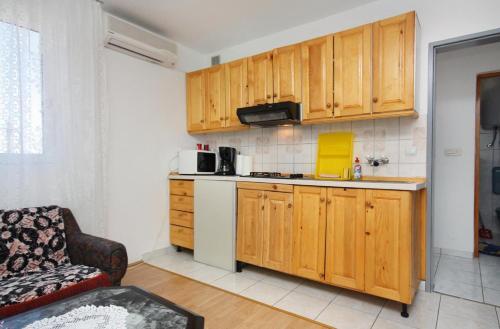 Apartments With A Parking Space Murter - 5084