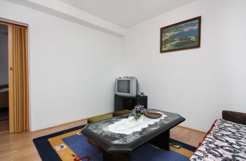 Apartments With A Parking Space Murter - 5084