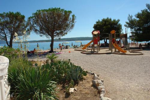 Studio Apartment Tomi 1