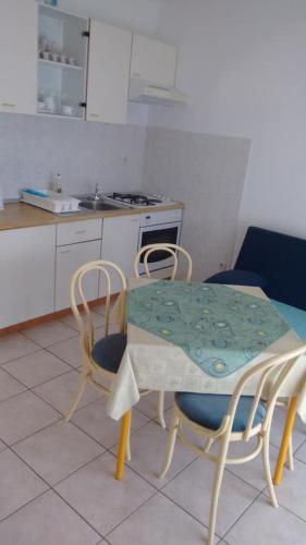 Apartment Lumbarda 4402b