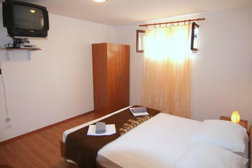 Apartments Lovre