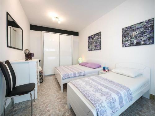 Three-bedroom Apartment In Kastel Gomilica