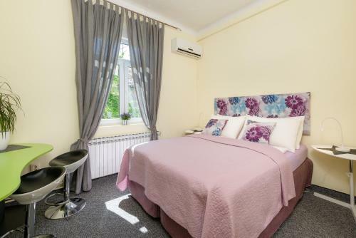 Hostal Rooms Mira By Anastasia