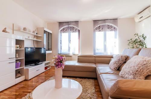 Apartments An?elo