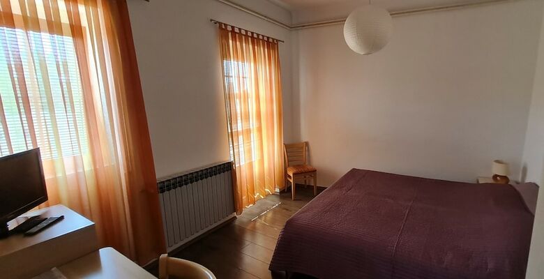 Hostal Rooms Lara