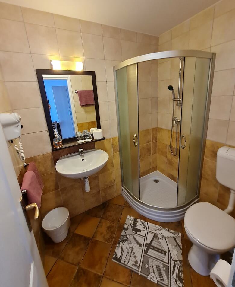 Hostal Rooms Lara